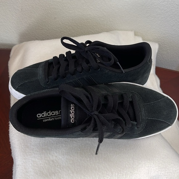 Women's Adidas sneakers 🫧 - Picture 3 of 4